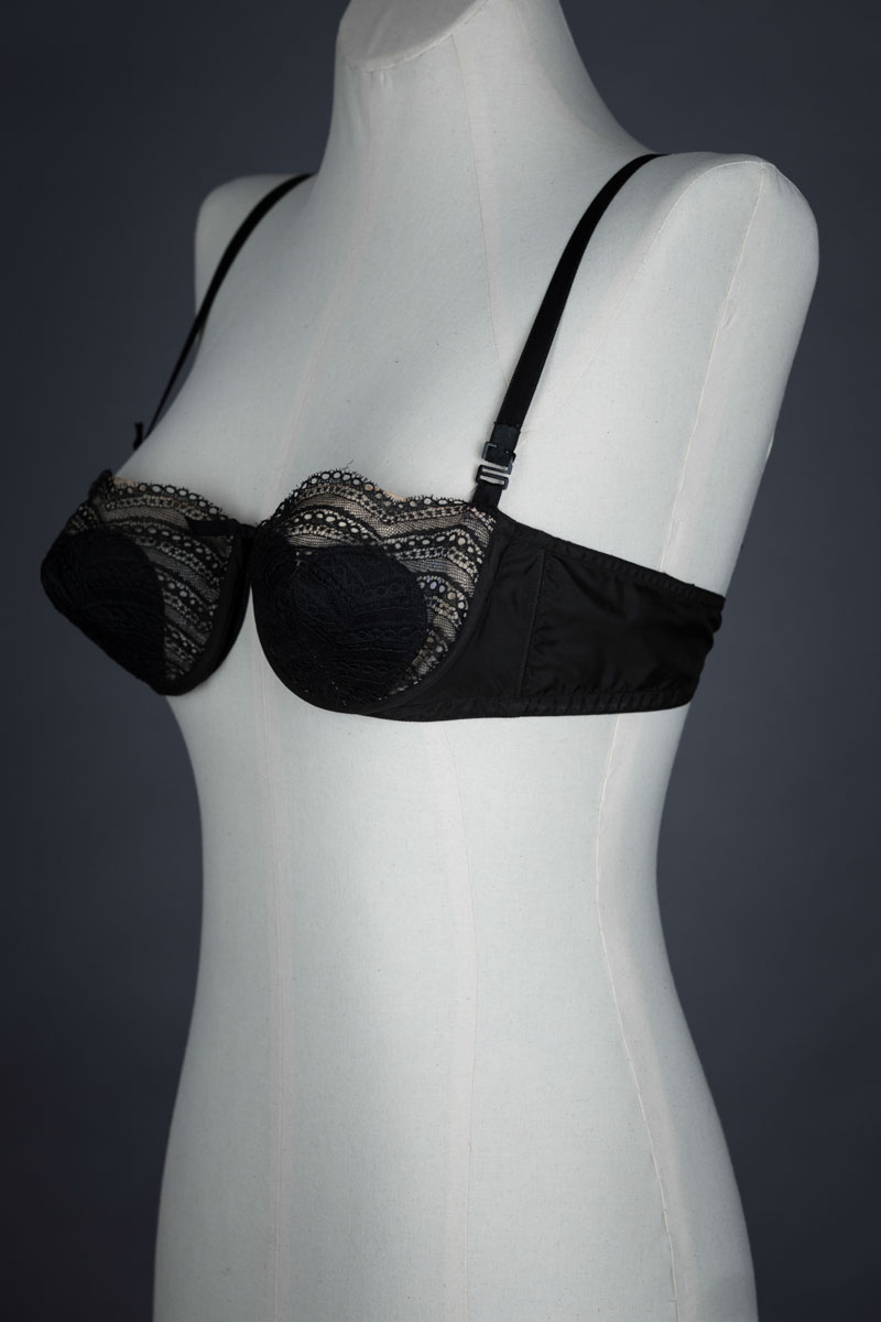 Monowire heart padded lace bra by Belligne, c. 1950s The Underpinnings Museum shot by Tigz Rice Studios 2017