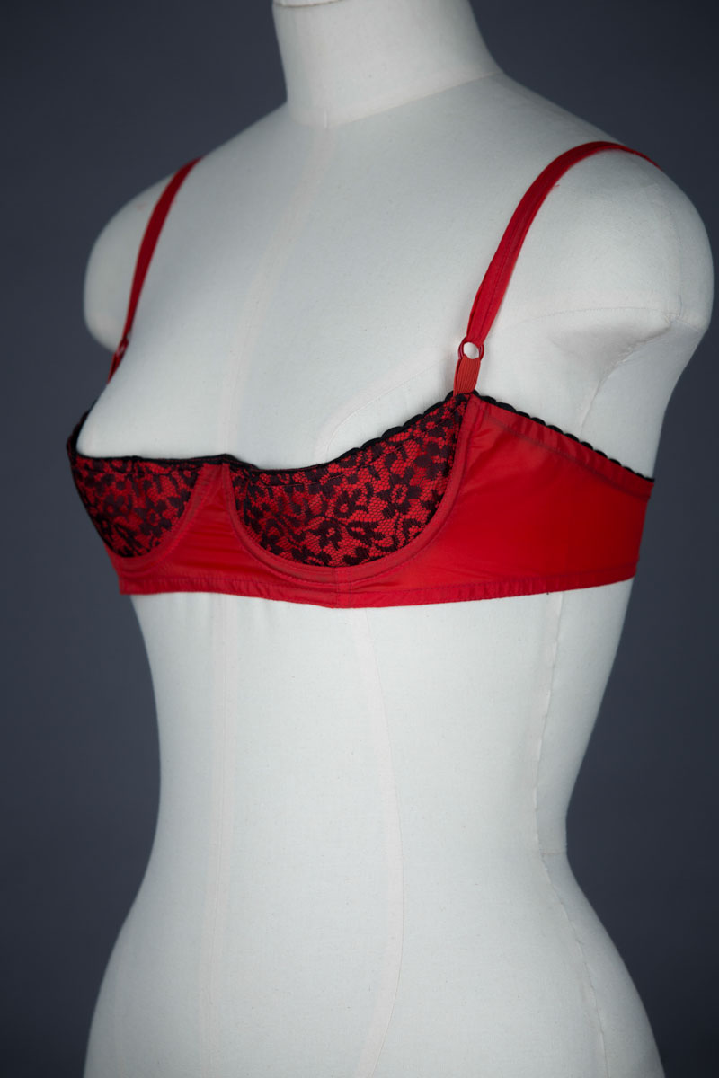 Ladyland Full Coverage Mould Cup Back 4 Hook Bra - 34c, No, Western Wear,  1, Red at Rs 335/piece, New Delhi