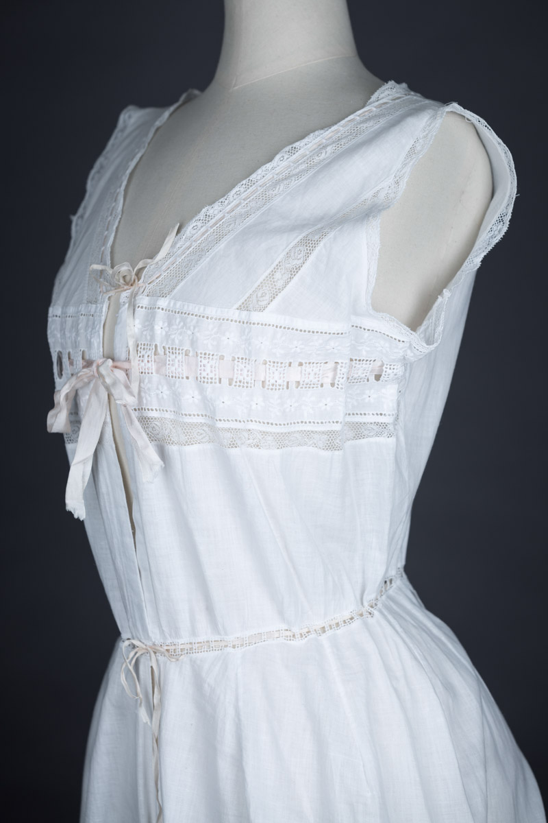 Split drawer step in with insertion lace and ribbon slot detail, c. 1900. The Underpinnings Museum shot by Tigz Rice Studios 2017