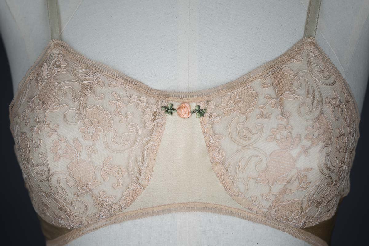The Underpinnings Museum - Detail of a 1920s bandeau bra. This simple  bandeau bra was produced for the 'Egyptian' sub-brand of Warner Brothers.  It was sold alongside another more luxurious bra from