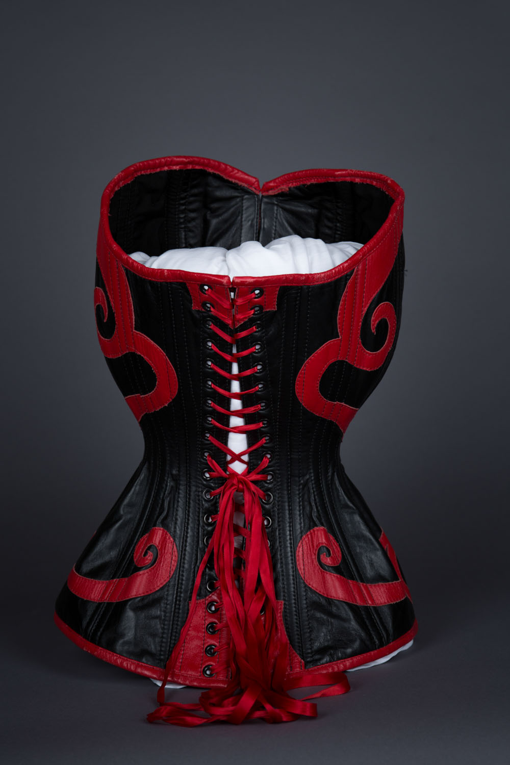 Sweetheart Victorian corset for Cathie Jung, Guinness world record by Dark Garden. The Underpinnings Musuem. Photography by Tigz Rice