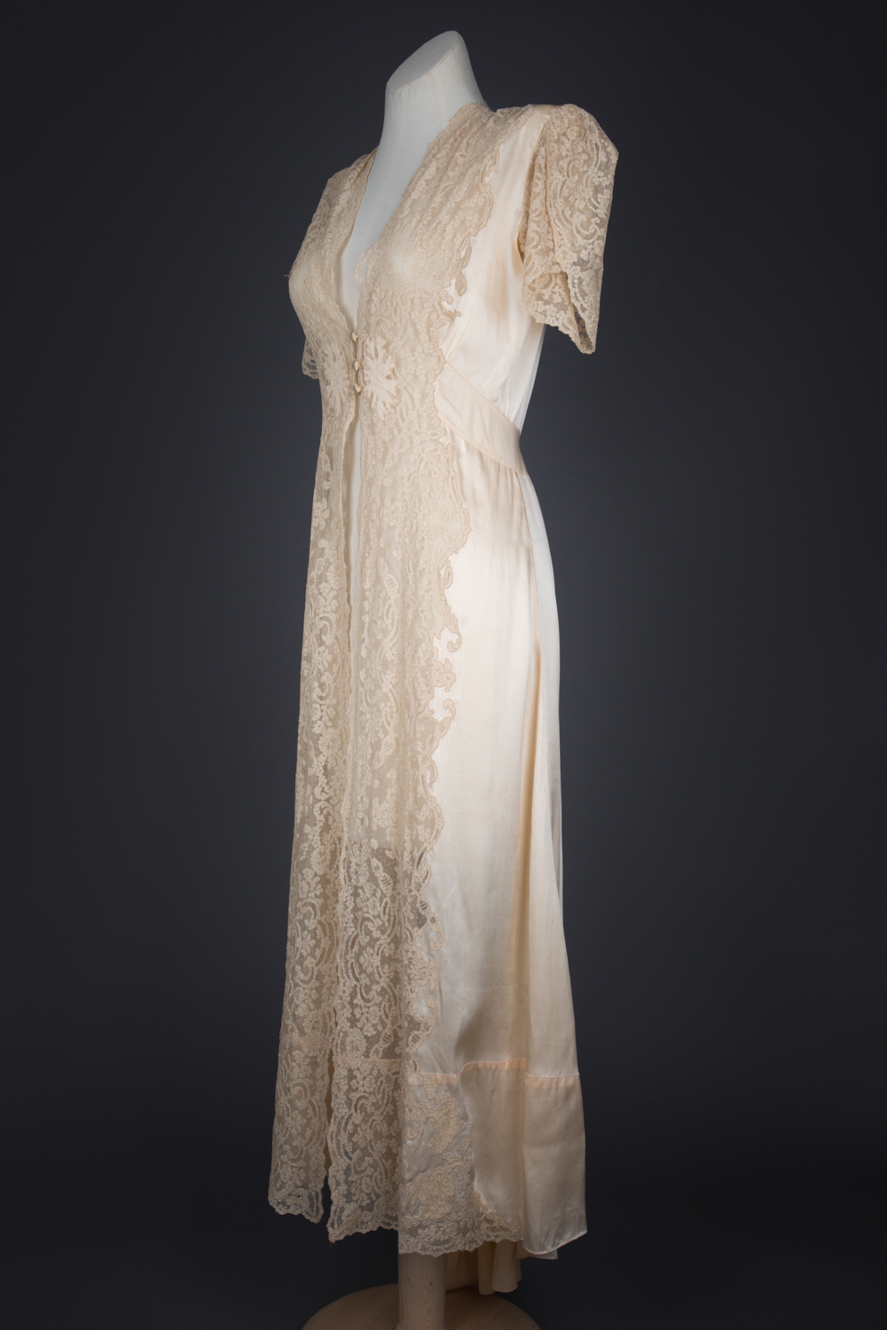 Peach Silk Satin & Corded Lace Appliquéd Peignoir, c. 1930s, USA. The Underpinnings Museum. Photography by Tigz Rice.