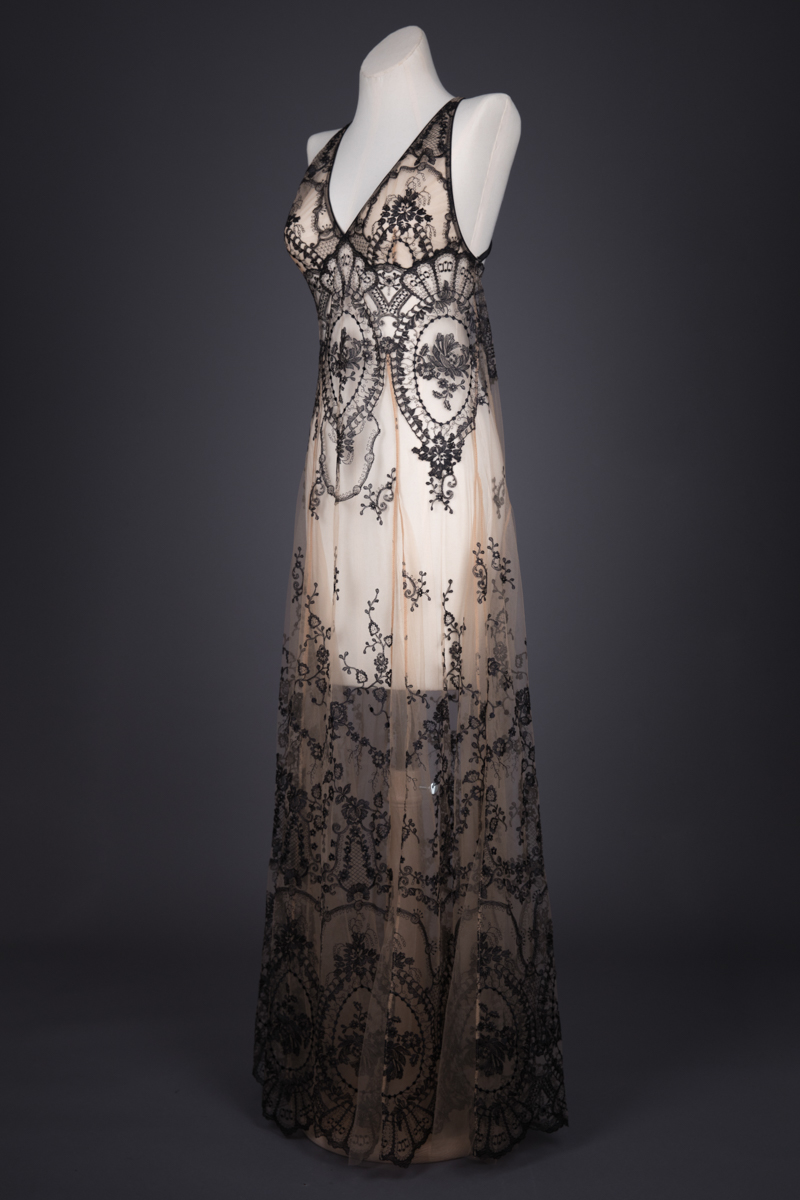 'La Naissance De Venus' Embroidered Tulle Gown By I. D. Sarrieri, c. 2016, Romania. The Underpinnings Museum. Photography by Tigz Rice