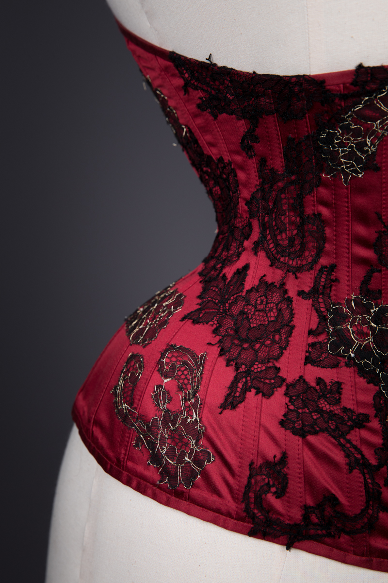 'Crimson Skull' Underbust Corset By Sparklewren, c. 2015, United Kingdom. The Underpinnings Museum. Photography by Tigz Rice.