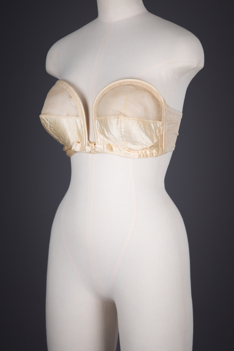 'Whirlpool' Spiral Stitch Overwire Bra By Hollywood Maxwell, c. 1944, USA. The Underpinnings Museum. Photography by Tigz Rice