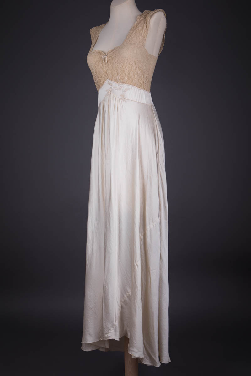 1940s Ivory Silk & Lace Nightgown –