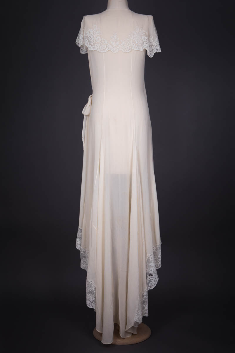 Cream Silk Georgette Robe With Lace Trim & Capelet, c. 1920s. The Underpinnings Museum. Photography by Tigz Rice.
