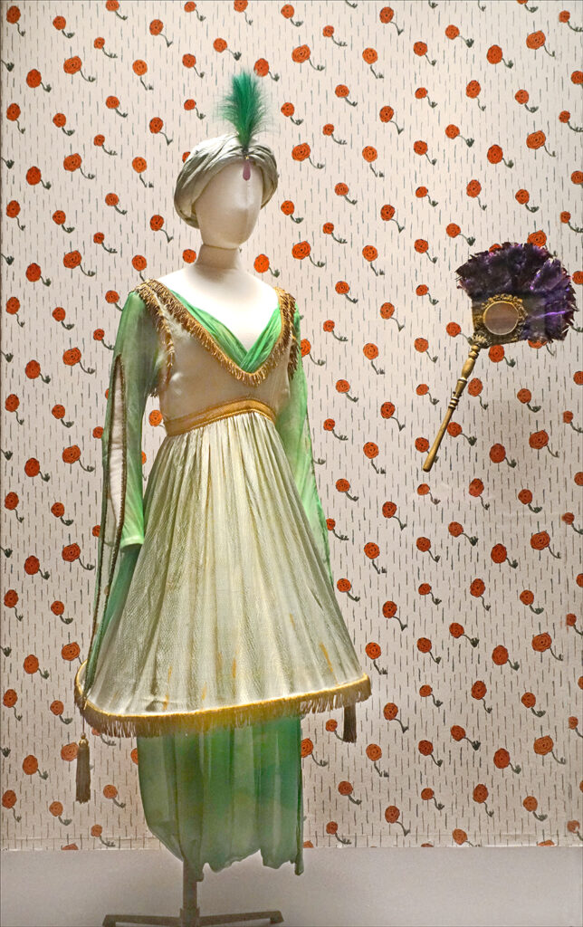 "Tenue Minaret," c. 1913, Paul Poiret (Petit Palais, Paris). Photo by Jean-Pierre Dalbéra.